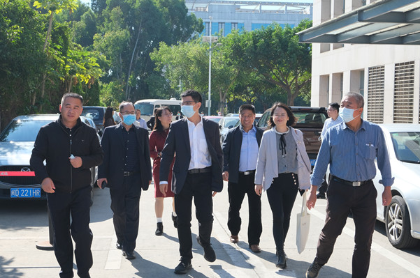 中環聯合頒發第一張區政府行政中心碳中和證書